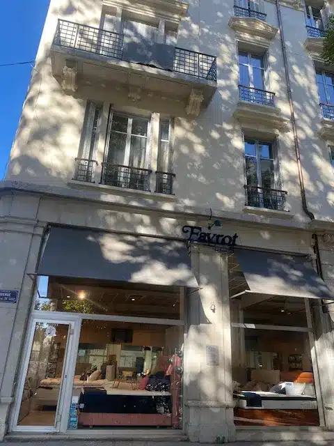 vitrine literie Favrot Lyon